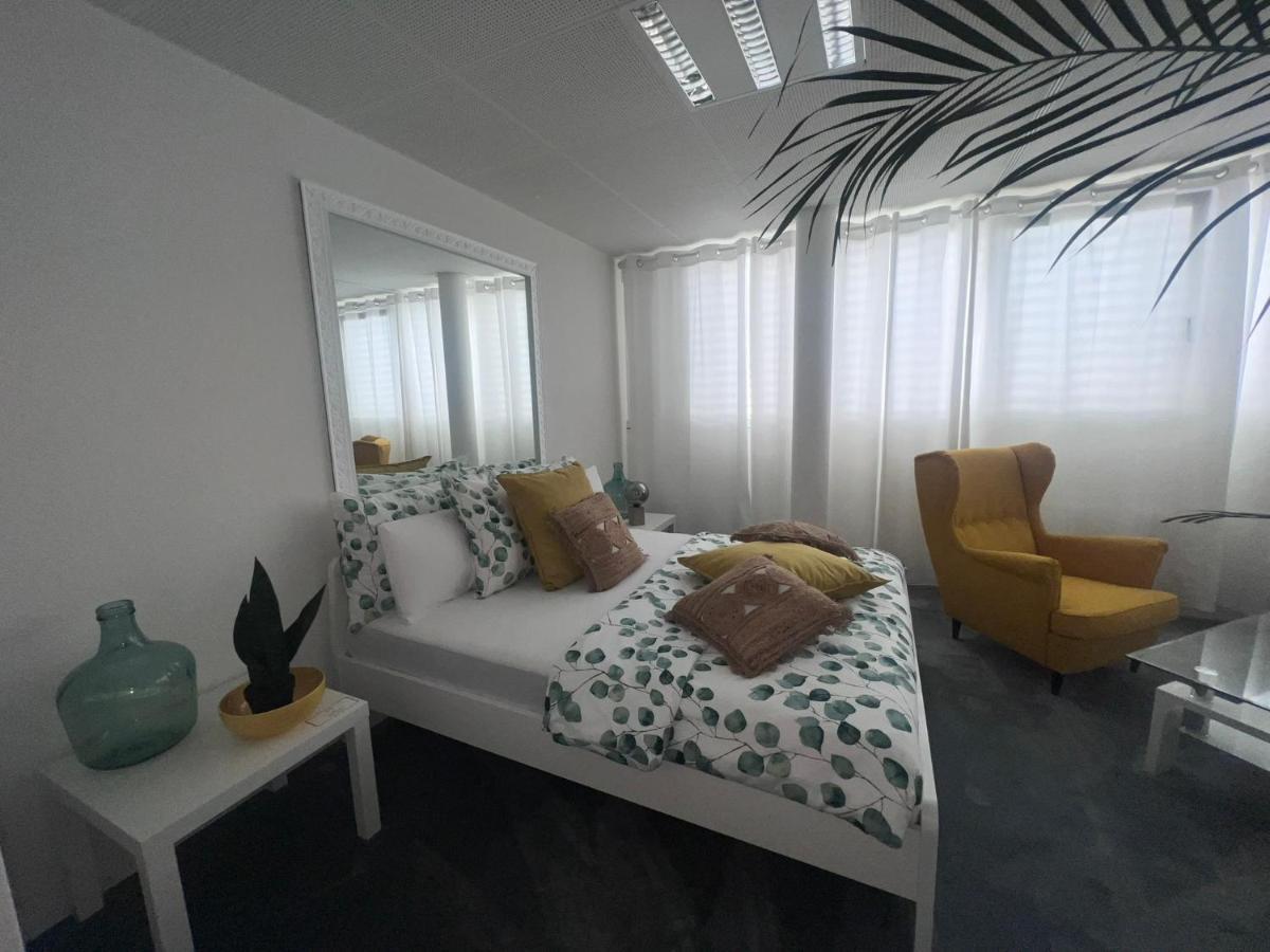 Business Sleeping Place Rolle Esterno foto